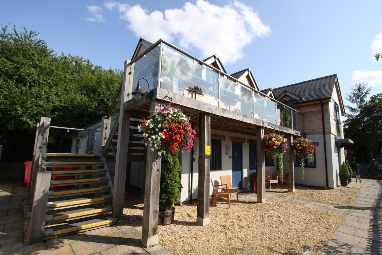 The Sun Inn Swindon Exterior photo